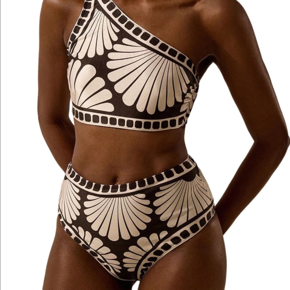 NWOT One-Shoulder Black and Cream Bikini Set L